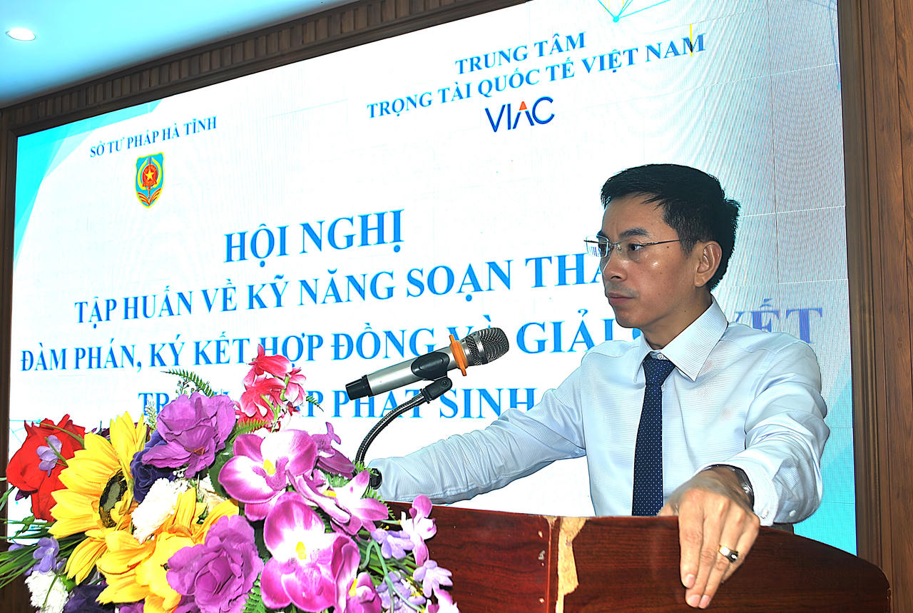 Ông Nguyễn Quốc Tuấn-Giám đốc Sở Tư Pháp tỉnh Hà Tĩnh phát biểu tại hội nghị.