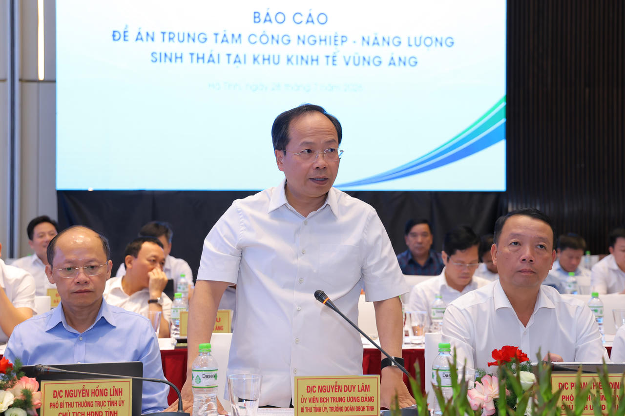Bí thư Tỉnh ủy Hà Tĩnh Nguyễn Duy Lâm phát biểu tại buổi làm việc.