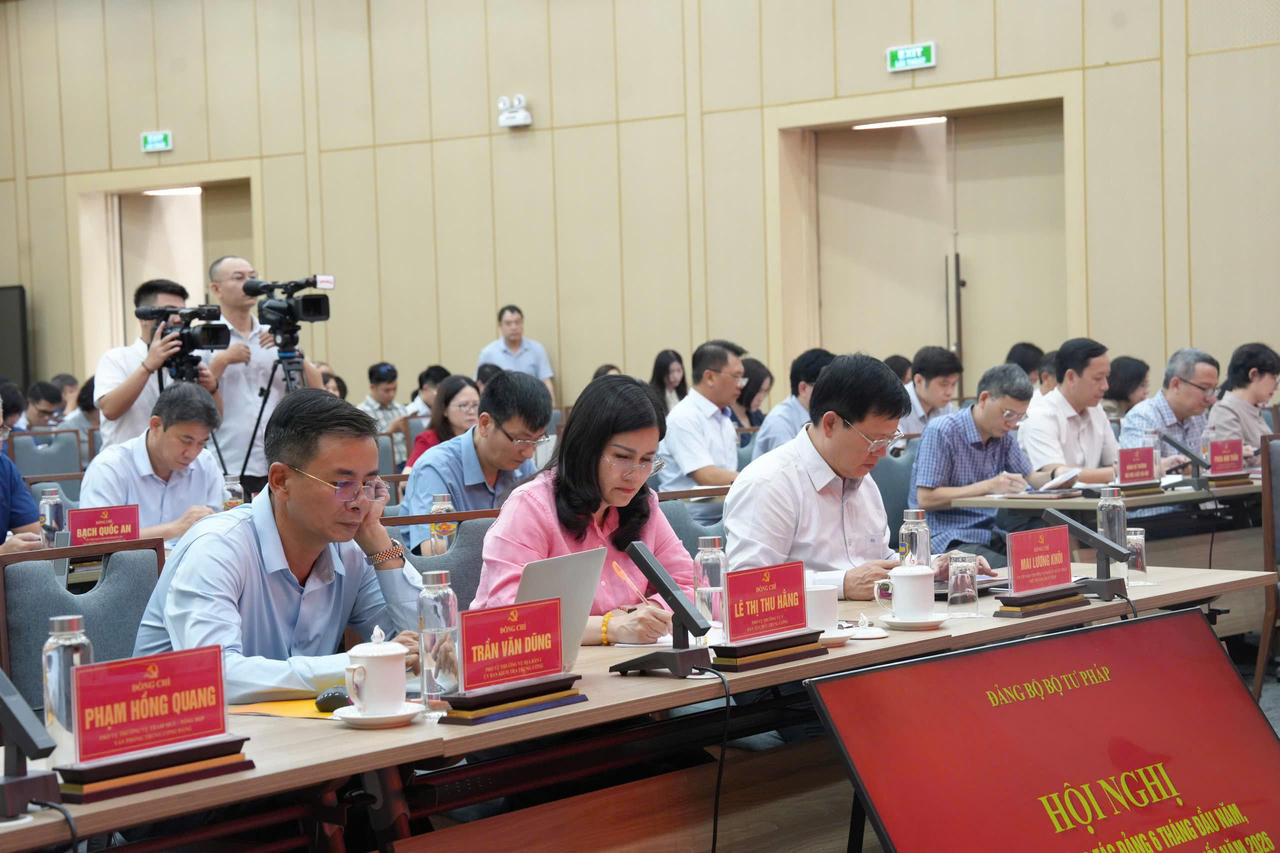 Các đại biểu dự Hội nghị.