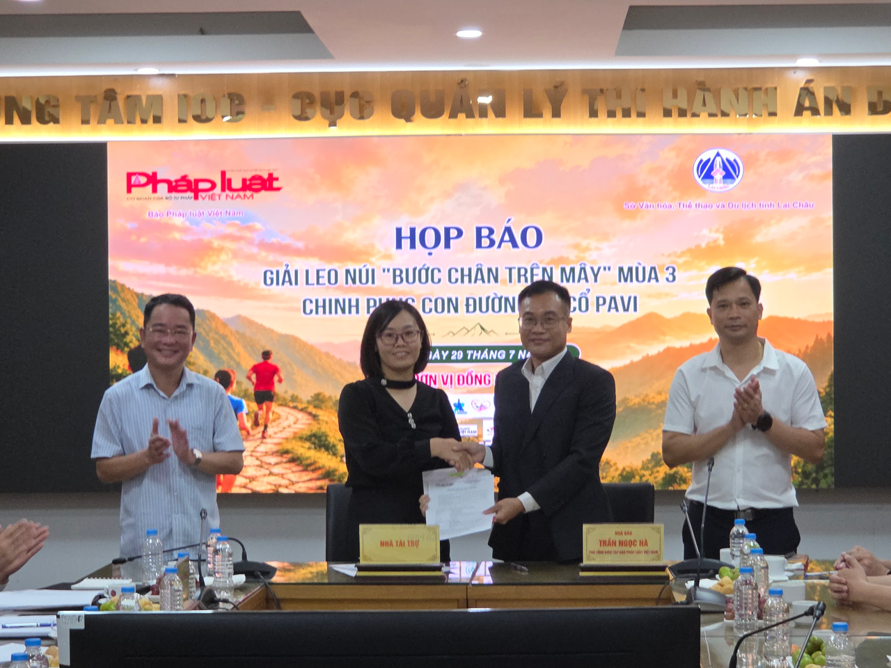 Khởi động Giải leo núi "Bước chân trên mây" mùa 3, lần đầu mở rộng cho vận động viên toàn quốc