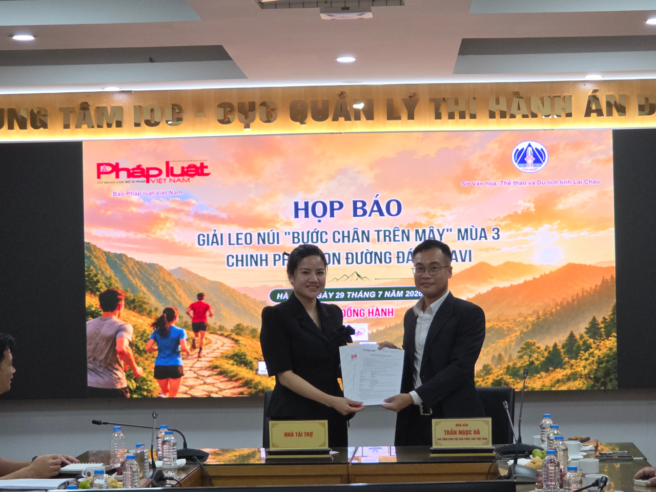 Khởi động Giải leo núi "Bước chân trên mây" mùa 3, lần đầu mở rộng cho vận động viên toàn quốc