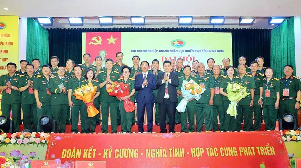 Ban Chấp hành Hội Doanh nghiệp Doanh nhân Cựu chiến binh tỉnh Ninh Bình nhiệm kỳ 2026-2031. (Ảnh: Anh Tuấn/Báo Ninh Bình)