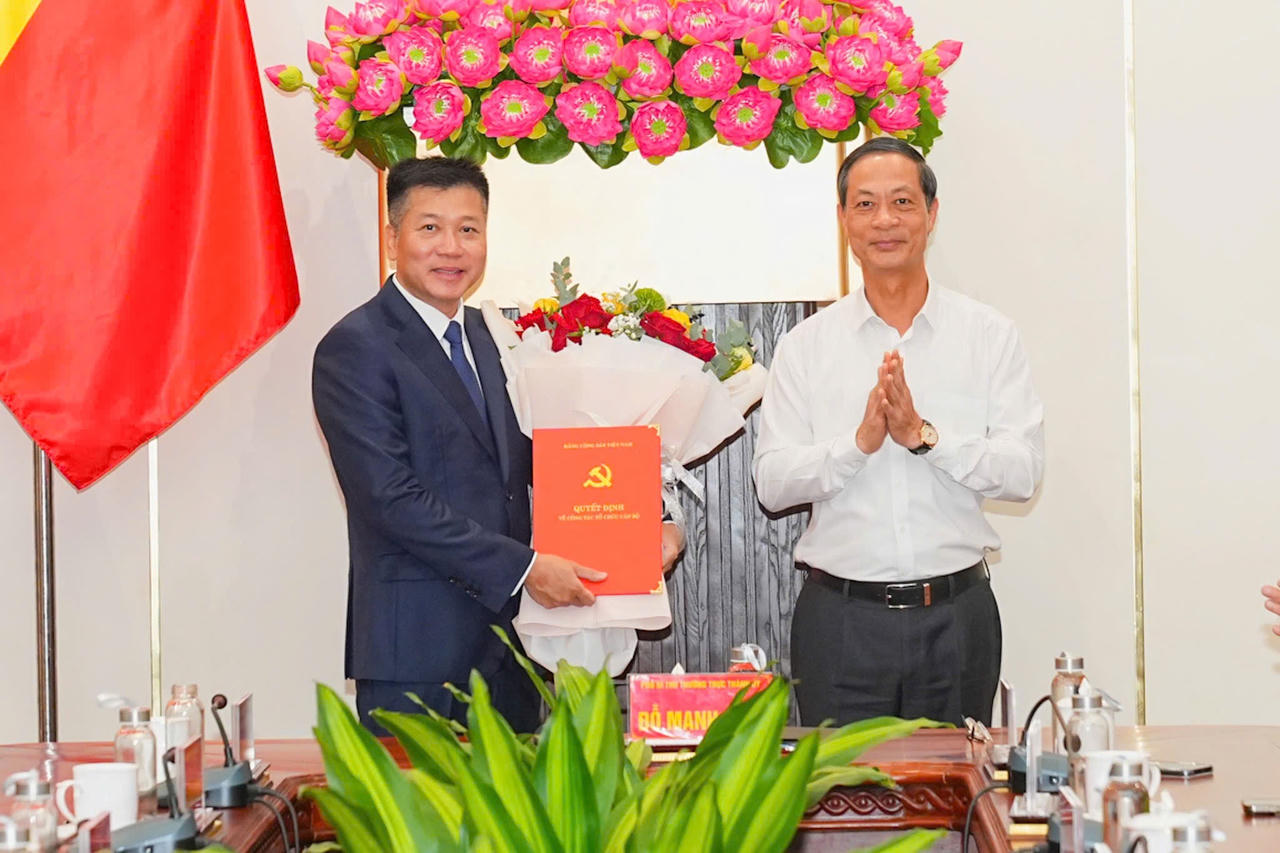 Đại tá Nguyễn Bình Khánh giữ chức Phó Chánh Văn phòng Thành ủy Hải Phòng