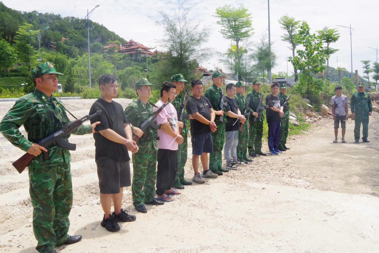 BĐBP Quảng Ninh triệt phá thành công chuyên án QN 526 - đường dây tổ chức đưa, dẫn người nước ngoài xuất cảnh trái phép qua biên giới bằng đường biển. (Ảnh: Đơn vị cung cấp)