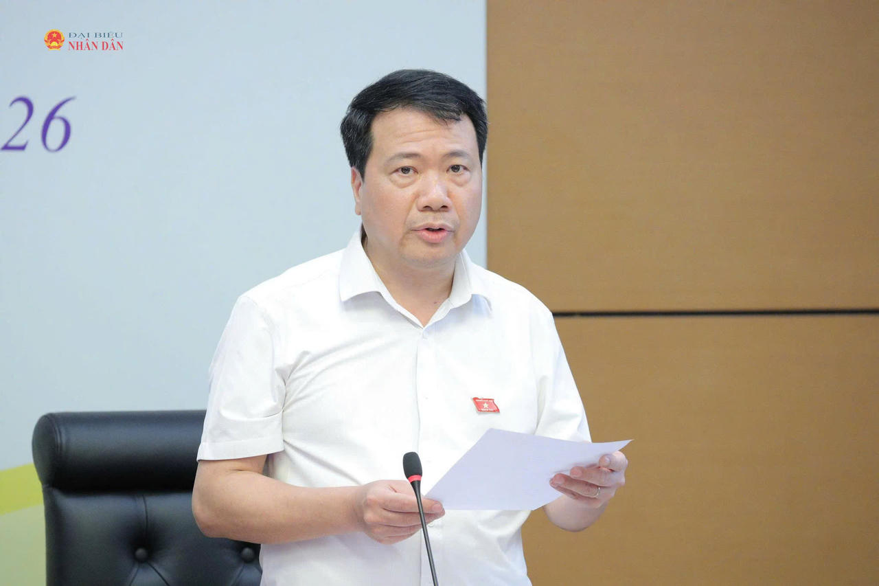 Phó Chủ nhiệm Ủy ban Pháp luật và Tư pháp Ngô Trung Thành phát biểu