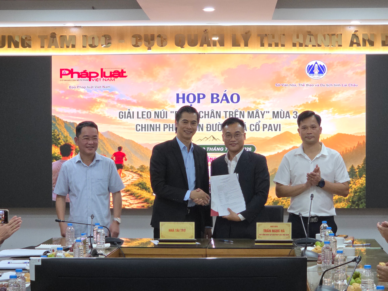 Khởi động Giải leo núi "Bước chân trên mây" mùa 3, lần đầu mở rộng cho vận động viên toàn quốc