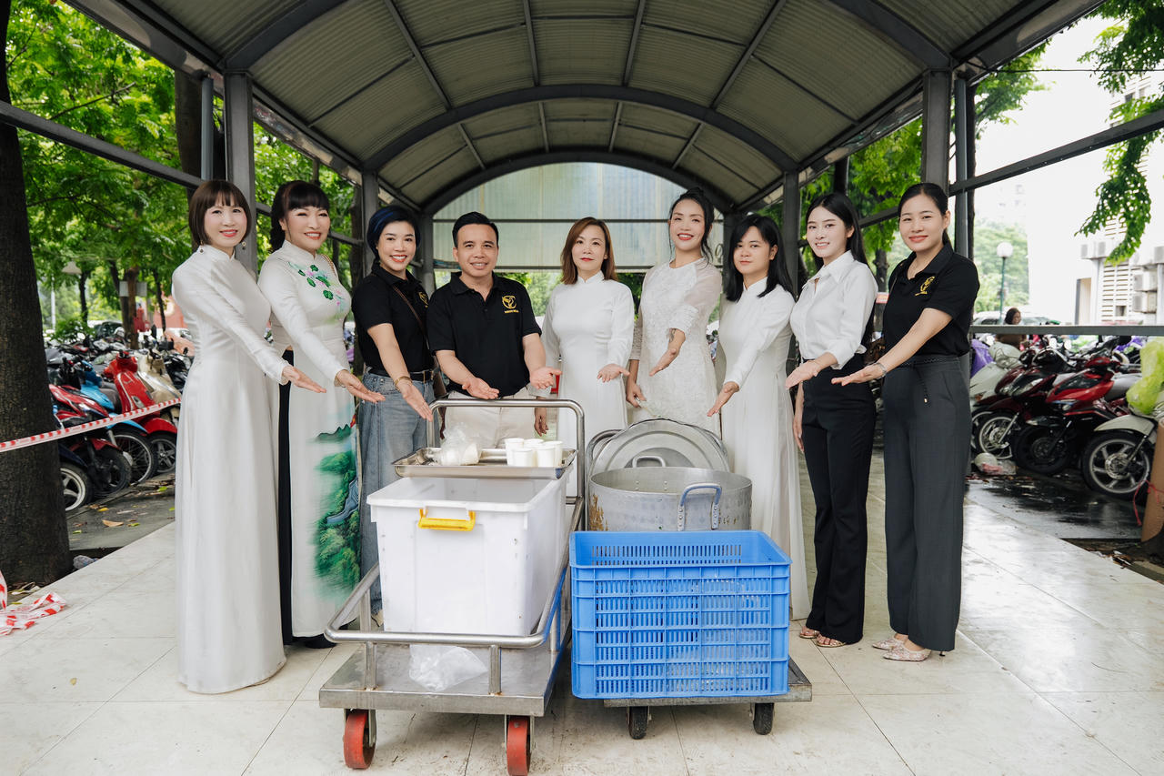 Các đơn vị tổ chức chuẩn bị 1.000 suất ăn miễn phí trao tới bệnh nhân Bệnh viện Nội tiết Trung ương.