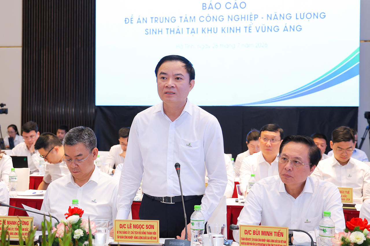 Chủ tịch HĐTV Petrovietnam Lê Ngọc Sơn phát biểu tại buổi làm việc.