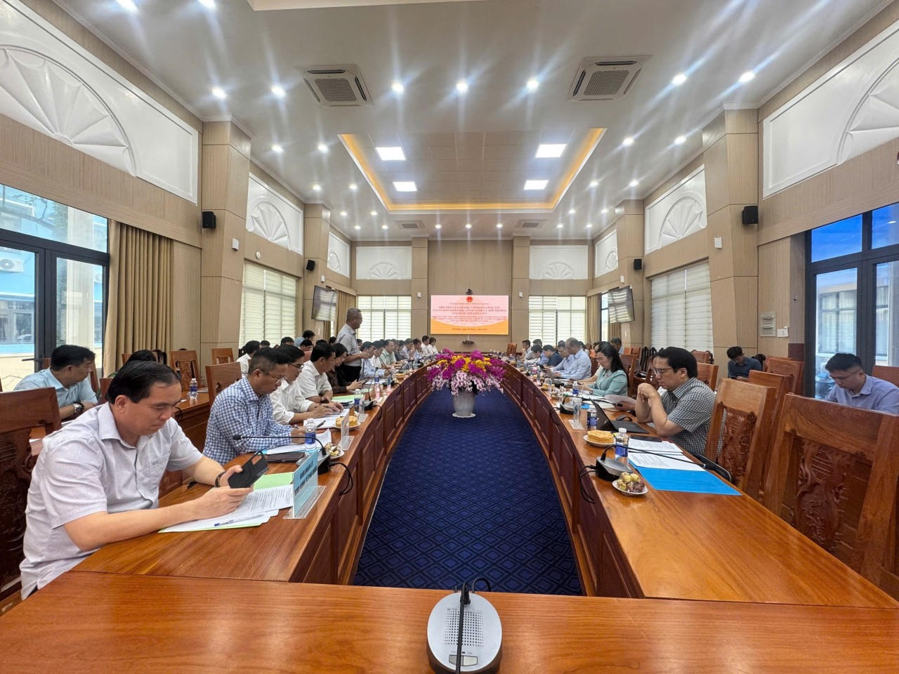 Quang cảnh buổi làm việc. Ảnh: Hoàng Dung