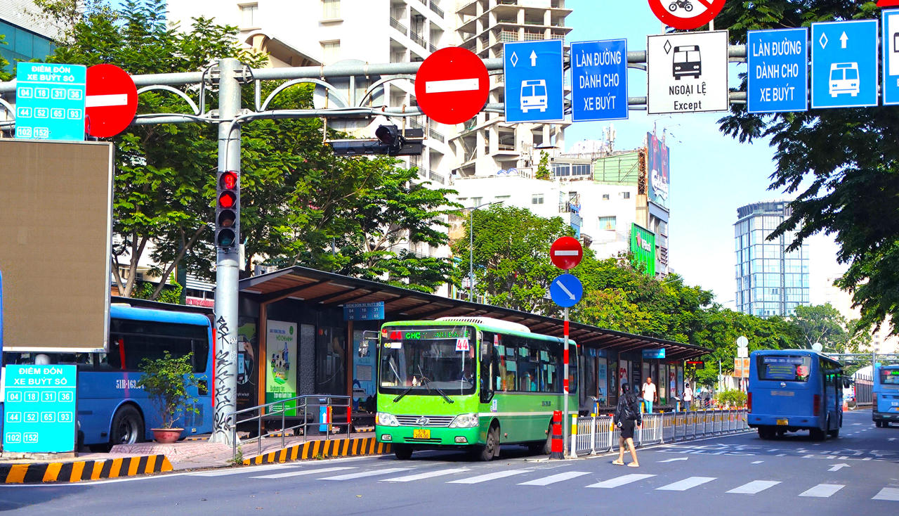 Xe buýt TP Hồ Chí Minh đổi mới đồng bộ, ngày càng thu hút người dân sử dụng