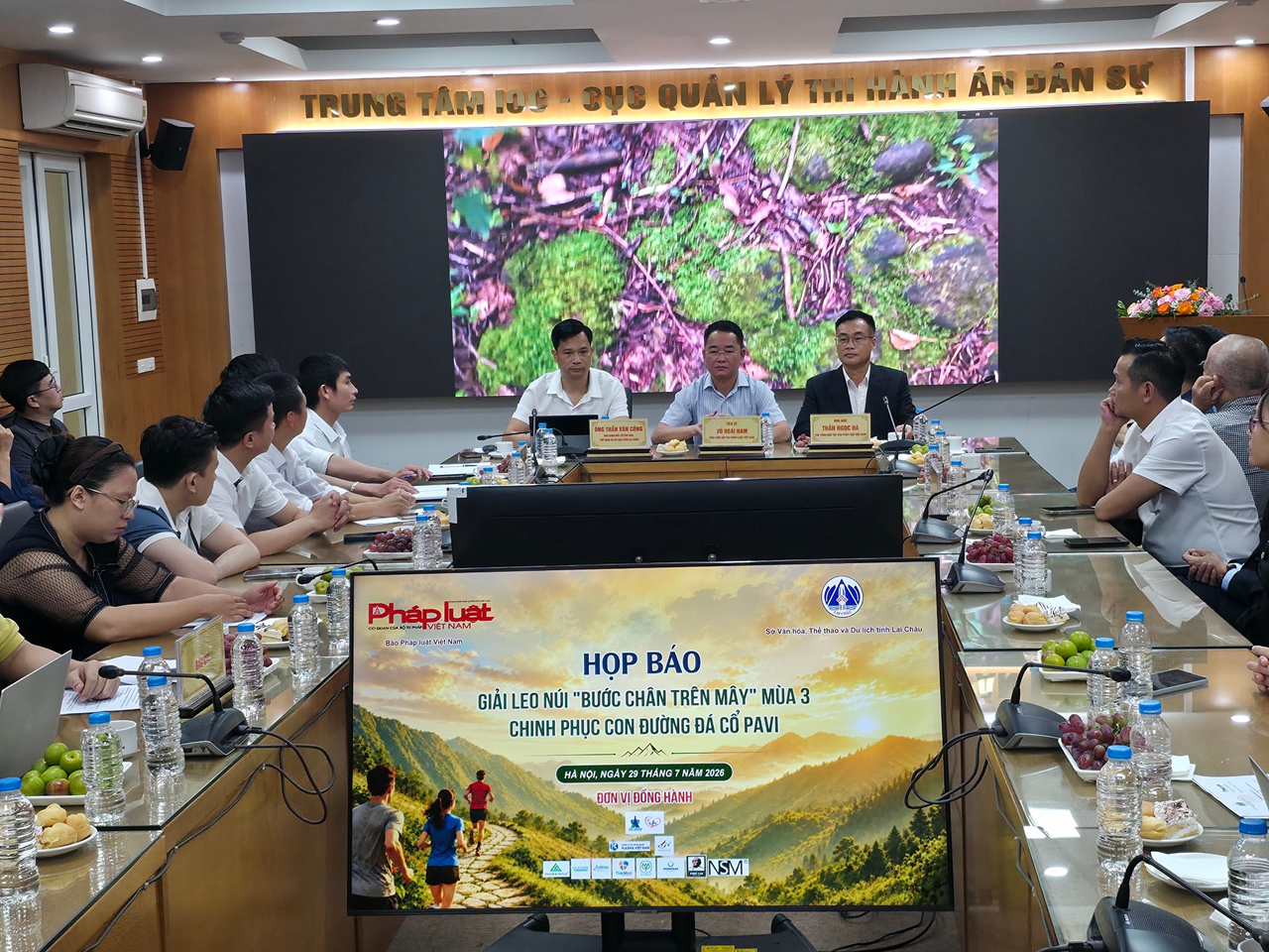 Quang cảnh buổi họp báo