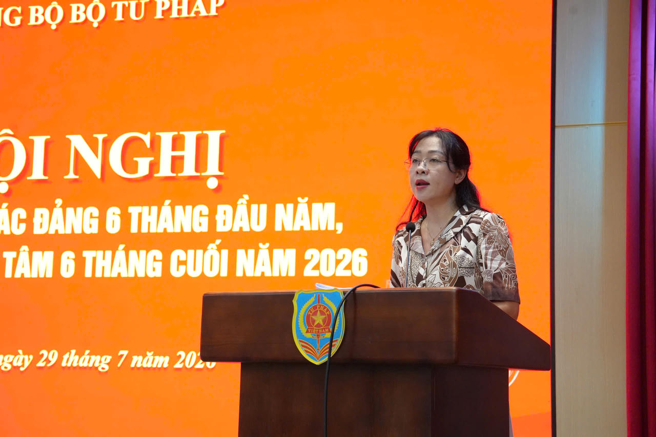 Phó Cục trưởng Cục Kiểm tra văn bản và tổ chức thi hành pháp luật Nguyễn Thị Thu Hòe.