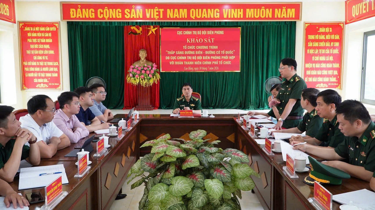 Toàn cảnh buổi làm việc tại xã Trà Lĩnh - Cao Bằng. (Ảnh: BĐBP)