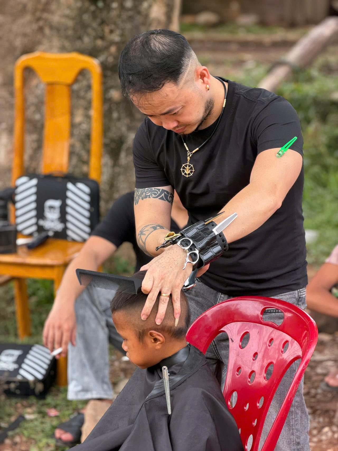 Tuổi trẻ Quảng Trị trao công trình thắp sáng nhà văn hóa bản, sẻ chia với đồng bào vùng cao