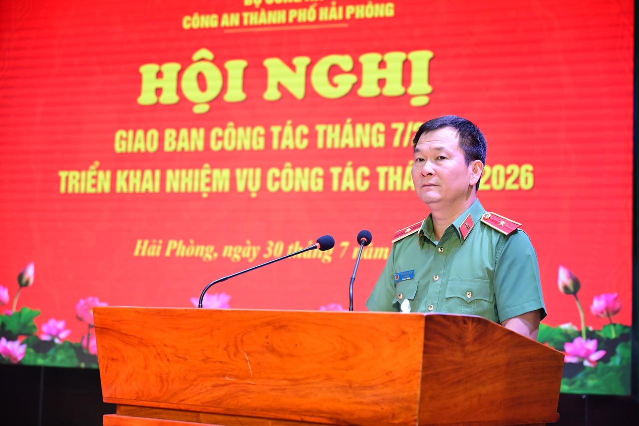 Thiếu tướng Bùi Quang Bình, Giám đốc Công an TP Hải Phòng phát biểu chỉ đạo tại hội nghị. Ảnh: CATP
