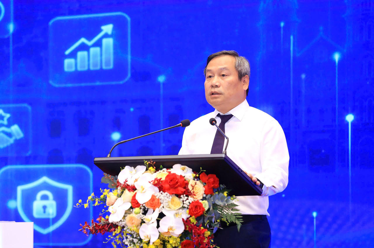  Chủ tịch UBND TP Hà Nội Vũ Đại Thắng phát biểu chỉ đạo tại Lễ ra mắt.