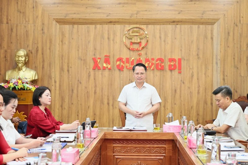 Đồng chí Bùi Mạnh Thắng, Phó Bí thư Đảng ủy, Chủ tịch UBND xã Quảng Bị chủ trì hội nghị (Ảnh: Trang TTĐT xã Quảng Bị).