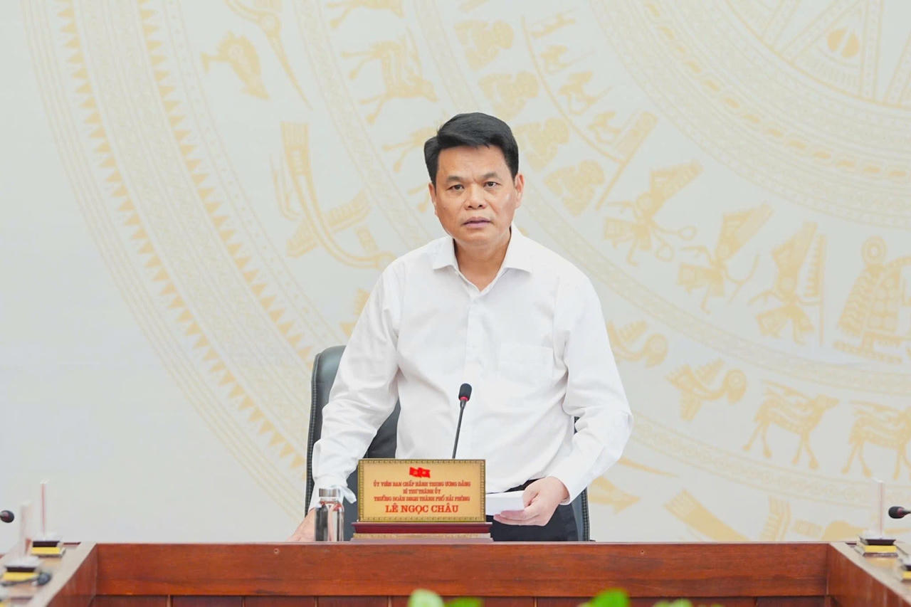 Bí thư Thành ủy Lê Ngọc Châu phát biểu tại cuộc họp. (Ảnh: CTTĐT TP HP)