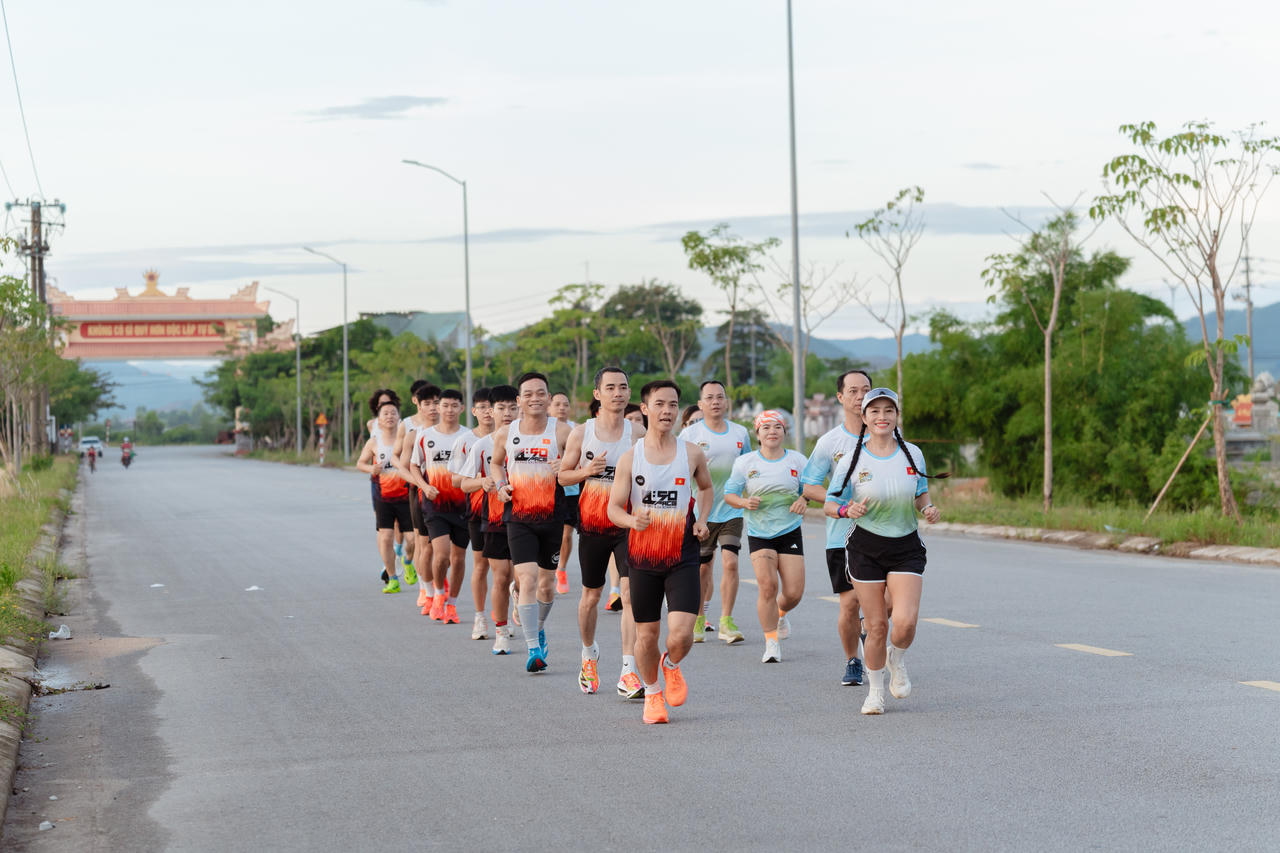 Các runner cùng Ban Tổ chức chạy thử toàn bộ cung đường, rà soát từng điểm nhằm bảo đảm an toàn và mang đến trải nghiệm tốt nhất cho vận động viên