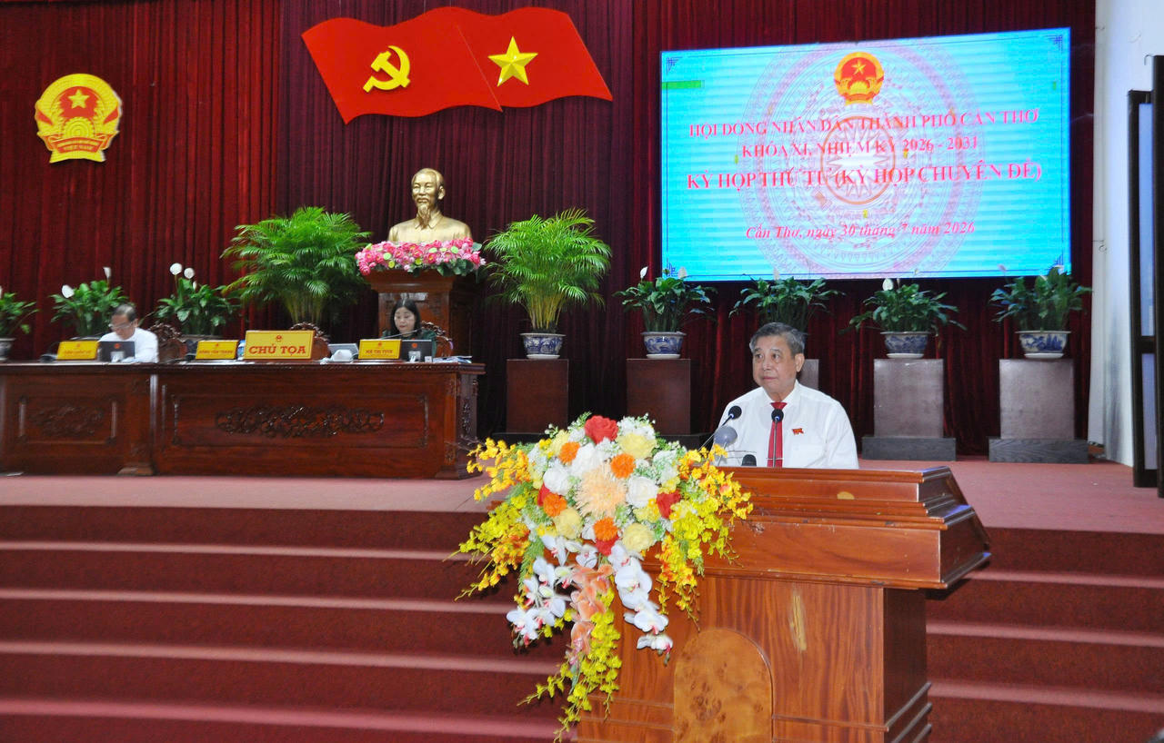 ông Đồng Văn Thanh, Chủ tịch HĐND TP Cần Thơ phát niểu khai mạc kỳ họp. (Ảnh: HV)