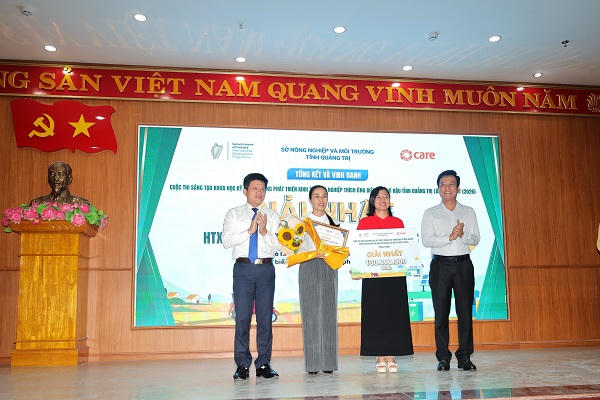 Sáng kiến nuôi tôm càng xanh "vượt lũ" xuất sắc giành giải Nhất Cuộc thi Sáng kiến phát triển kinh tế nông nghiệp thích ứng với biến đổi khí hậu
