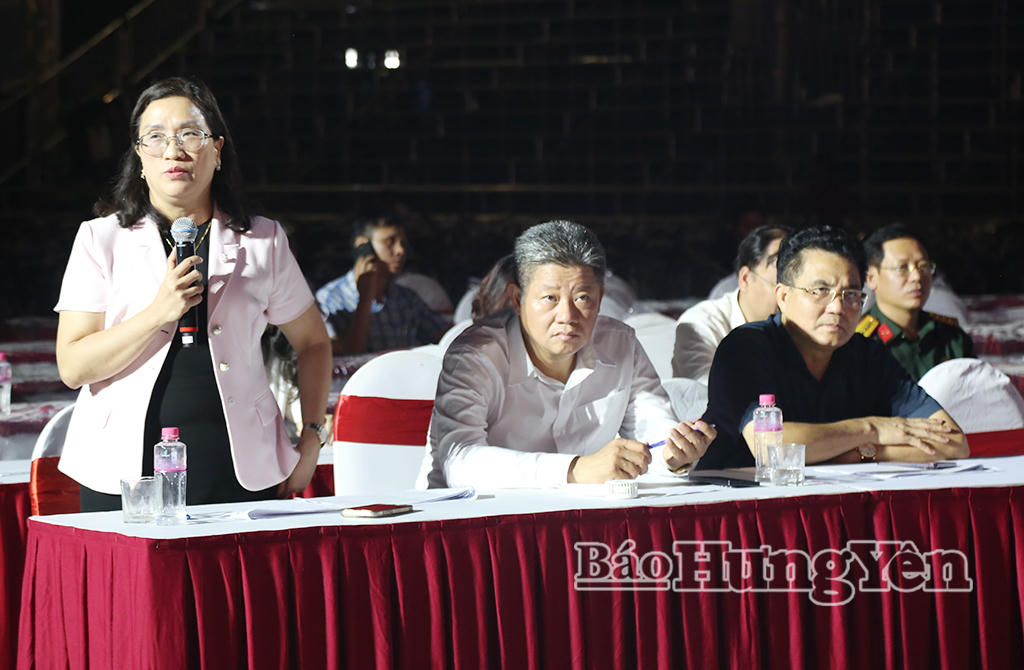 Phó Trưởng ban Tuyên giáo và Dân vận Trung ương Đinh Thị Mai phát biểu tại lễ tổng duyệt (Ảnh: Báo Hưng Yên)