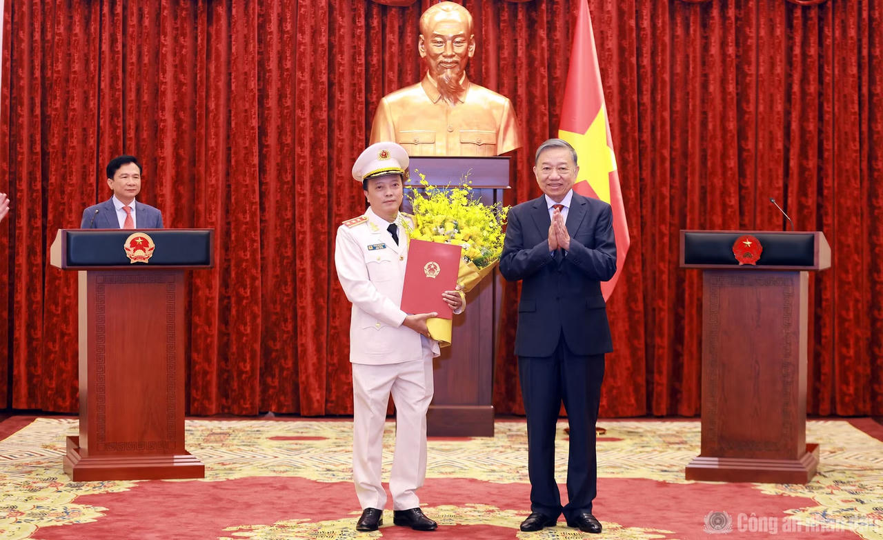 Trao quyết định thăng cấp bậc hàm Thượng tướng đối với Thứ trưởng Đặng Hồng Đức