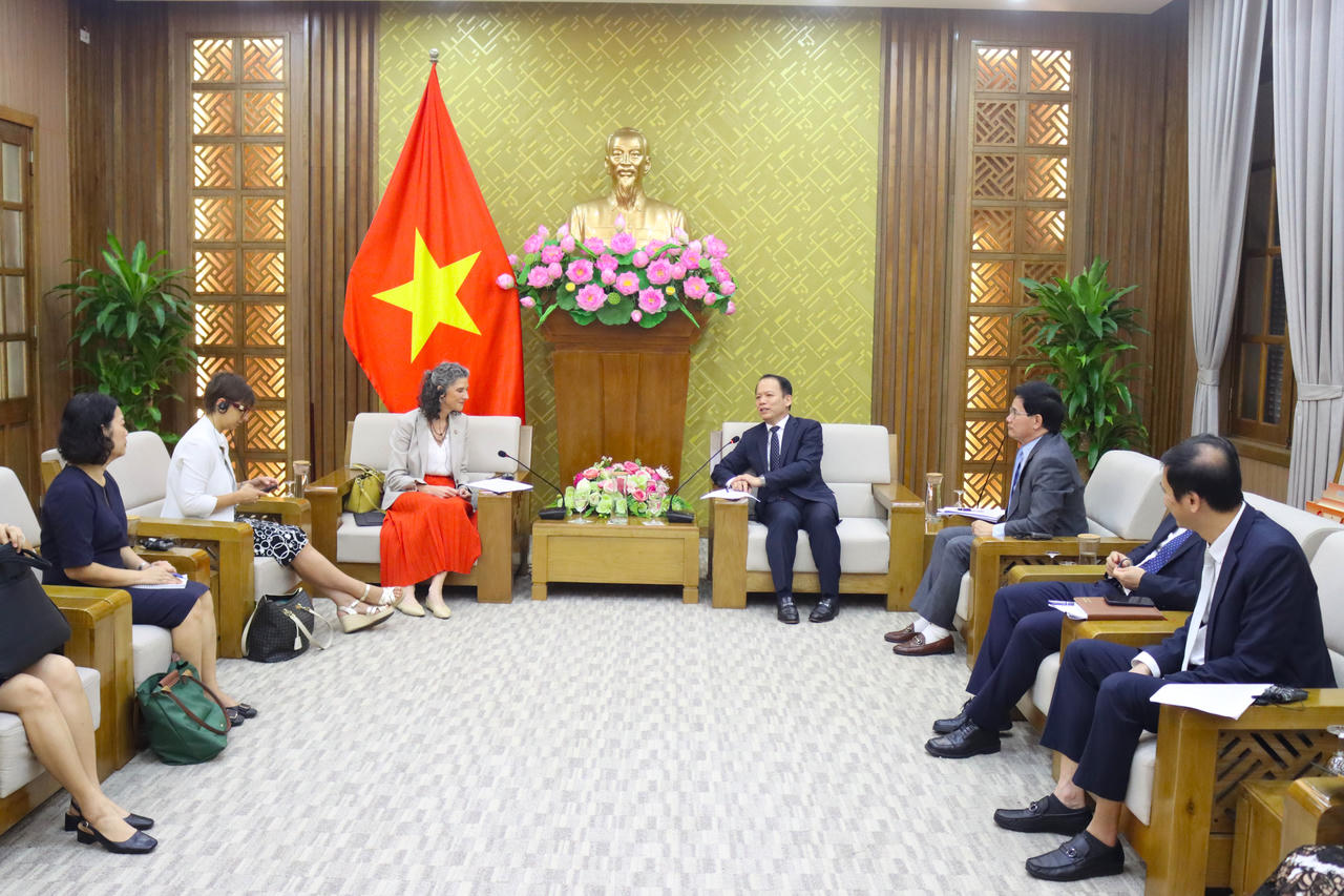To&agrave;n cảnh buổi tiếp.