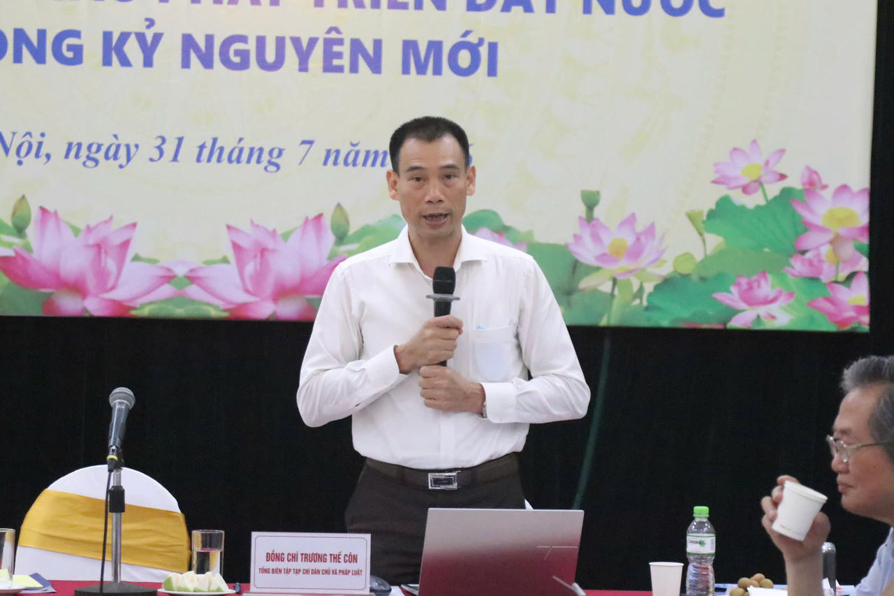Tổng Biên tập Tạp chí Dân chủ và Pháp luật Trương Thế Côn phát biểu