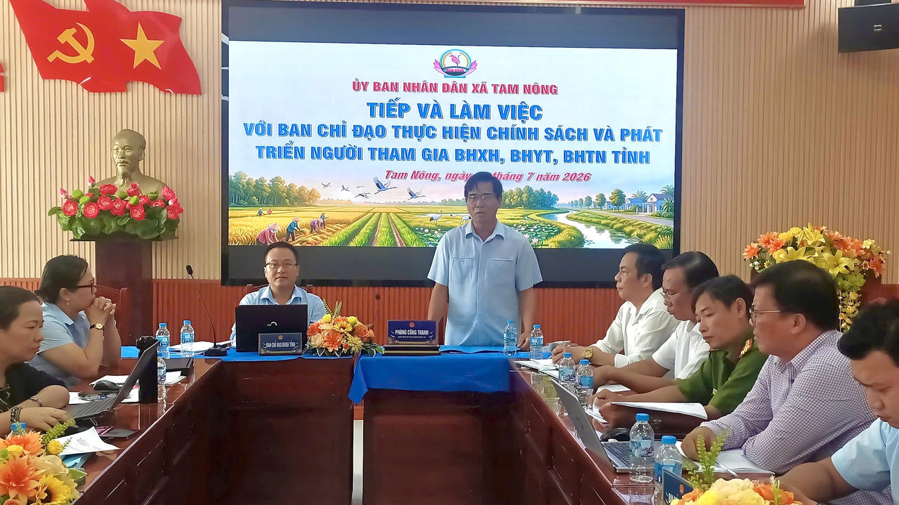 Đoàn công tác đến làm việc tại xã Tam Nông. (Ảnh: Vân Hà)