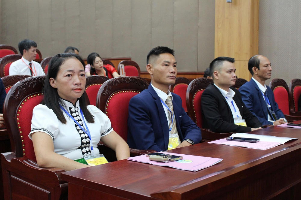 Các đại biểu tham dự.