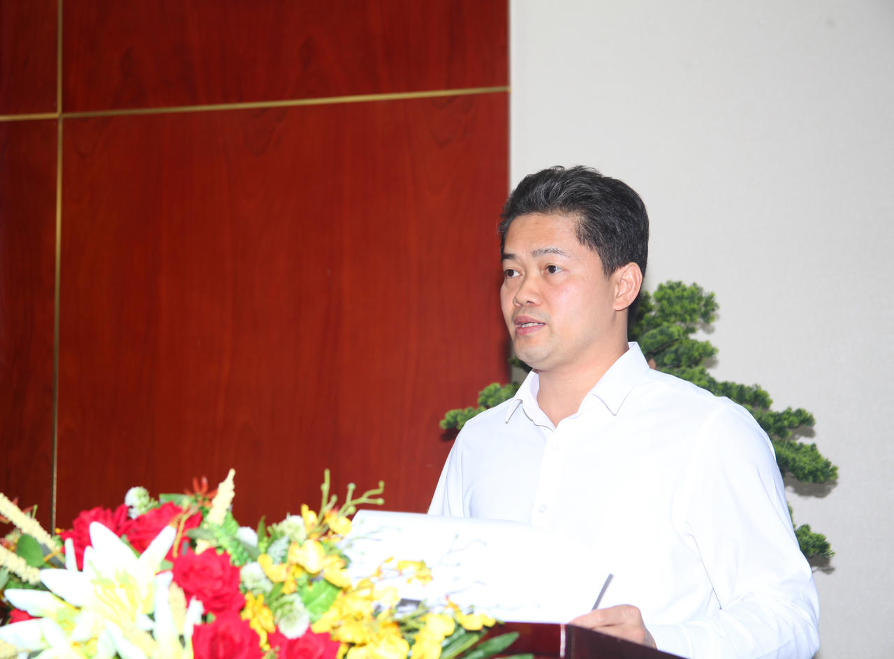 Thứ trưởng Thường trực Bộ Y tế Vũ Mạnh Hà, đề nghị tỉnh Cà Mau tiếp tục đẩy mạnh đầu tư các dự án y tế trọng điểm, phát triển nguồn nhân lực chất lượng cao và xây dựng hệ thống Y tế hiện đại, lấy người bệnh làm trung tâm (Ảnh: Trọng Nghĩa).