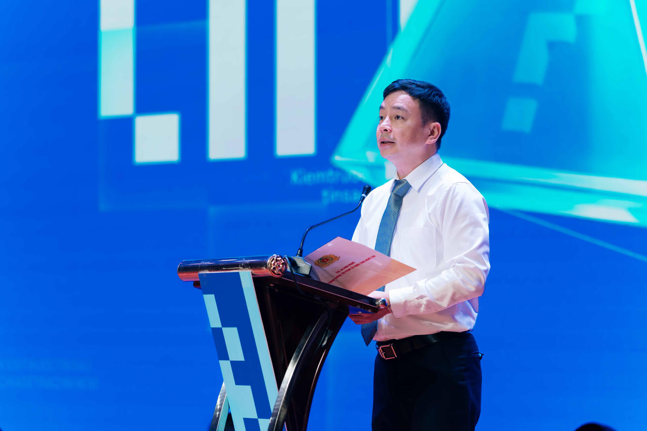 Trung tướng Lê Xuân Minh - Ủy viên Đảng ủy công An Trung ương, Bí thư Đảng uỷ, Cục trưởng Cục an ninh mạng và phòng, chống tội phạm sử dụng công nghệ cao - Bộ công an,
