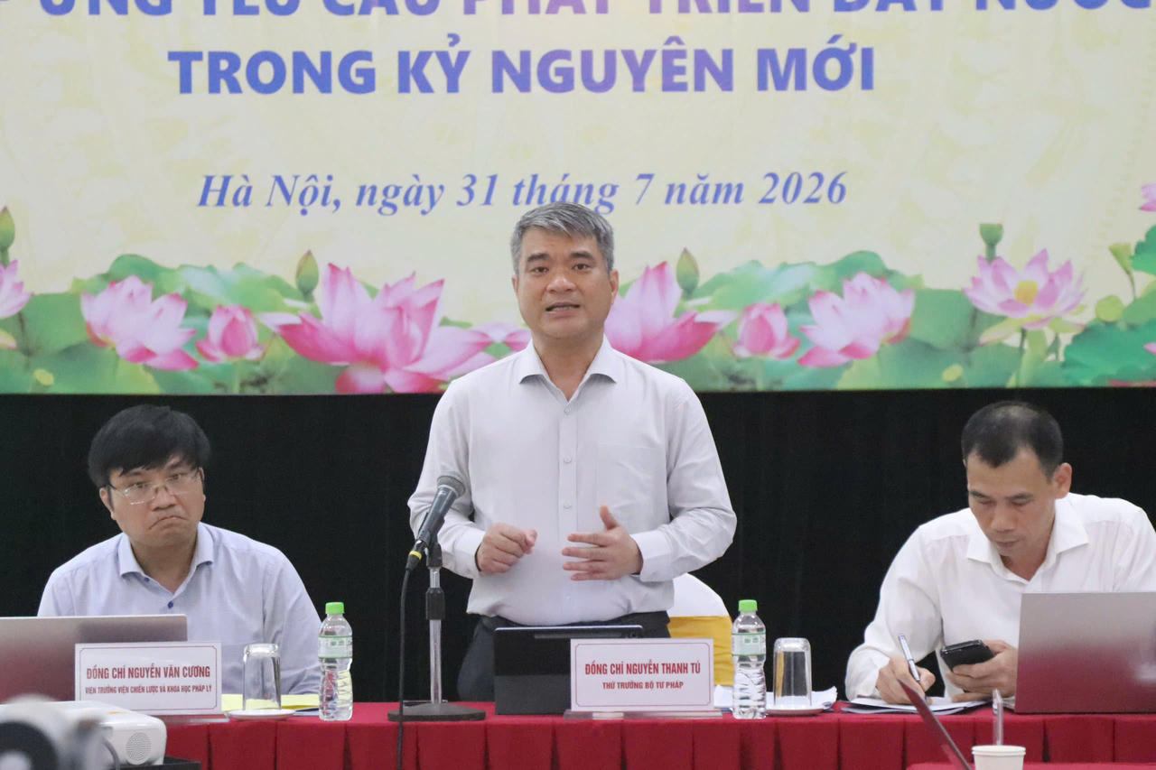 Thứ trưởng Bộ Tư pháp Nguyễn Thanh Tú phát biểu.
