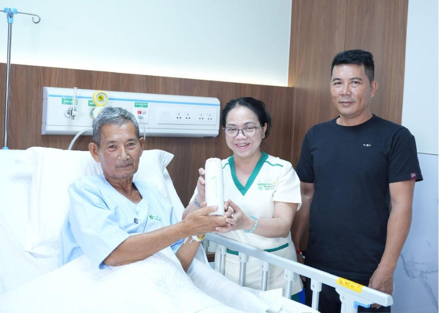 Bệnh nhân Campuchia vượt hàng trăm km sang Việt Nam cấp cứu viêm túi mật