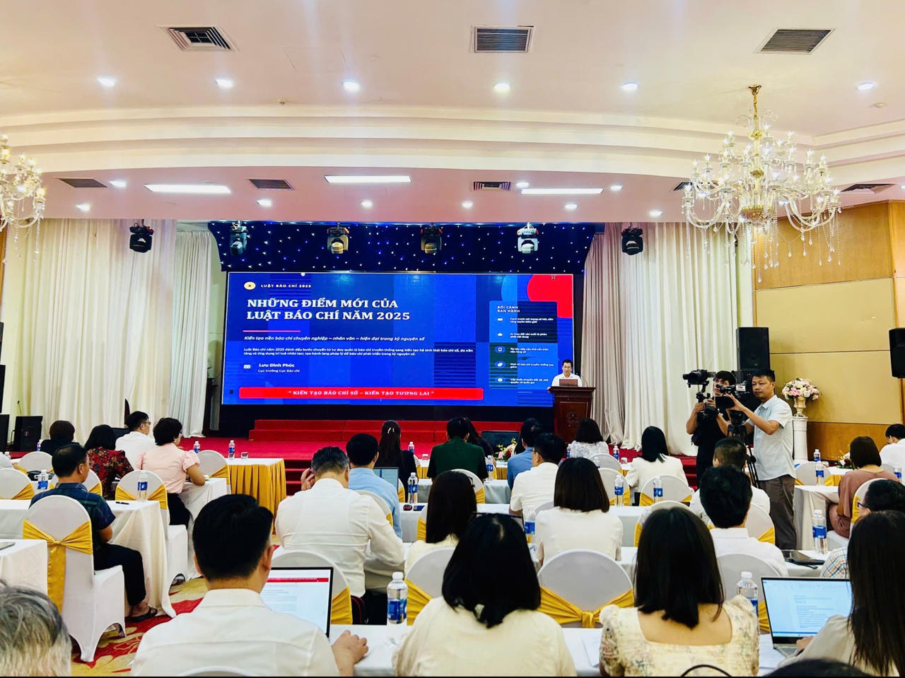 Lãnh đạo Cục Báo chí đã trình bày những nội dung chính của Luật Báo chí 2025 và các Nghị định quy định chi tiết; các Thông tư hướng dẫn thi hành luật; cập nhật các quy định mới liên quan đến hoạt động báo chí (Ảnh: Bảo Châu).