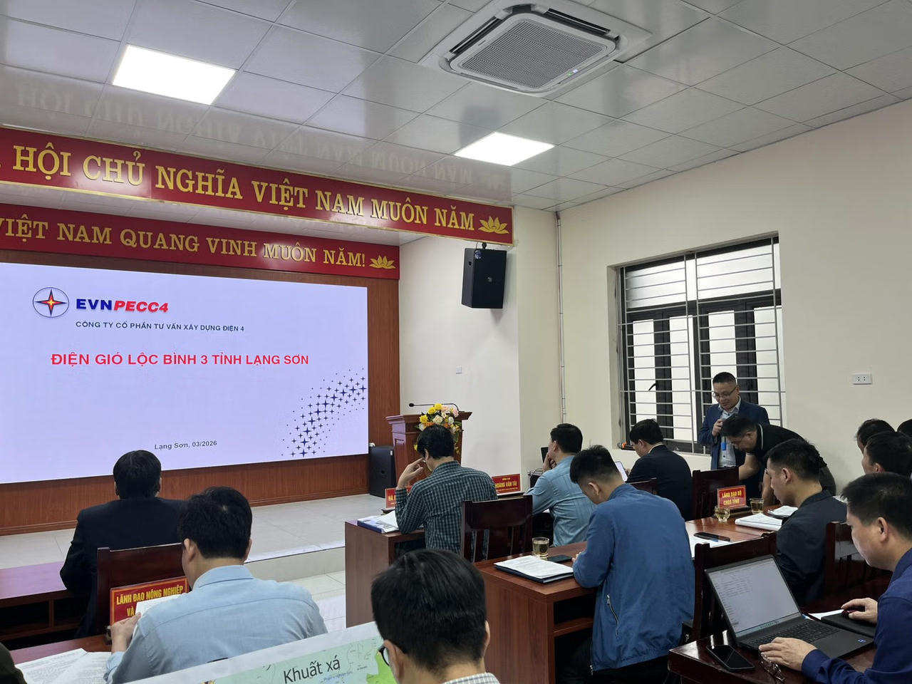 Cơ quan liên ngành tỉnh Lạng Sơn và nhà đầu tư thảo luận về dự án Điện gió Lộc Bình 3, hồi tháng 3/2026. (Ảnh: Minh Hữu)