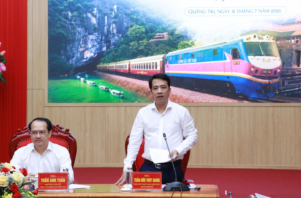 Ông Trần Hữu Thùy Giang, Phó Chủ tịch UBND TP. Huế phát biểu tại hội thảo. (Ảnh: Sở Văn hoá Thể thao và du lịch Quảng Trị).