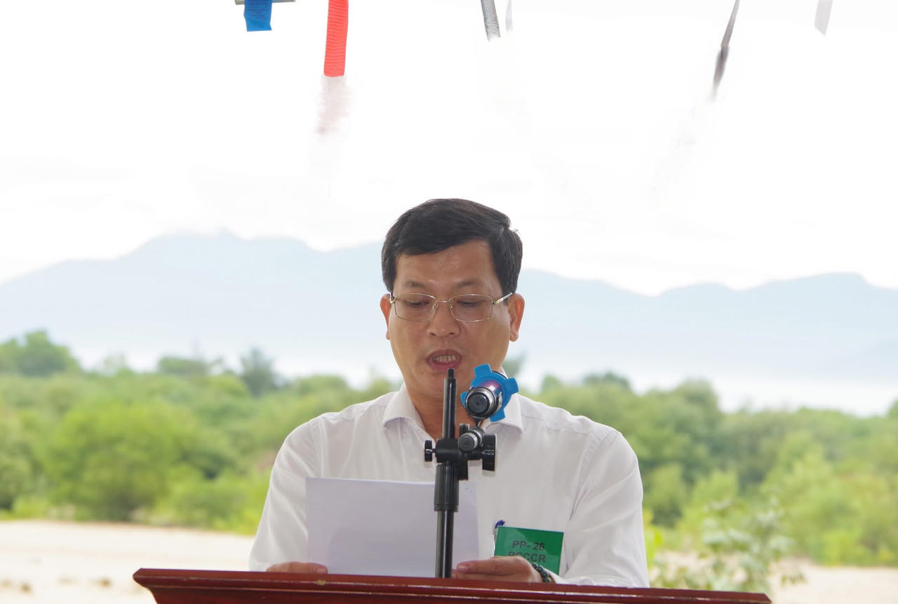 Lãnh đạo phường Phong Phú phát biểu khai mạc diễn tập. (Ảnh: Quang Đạo)