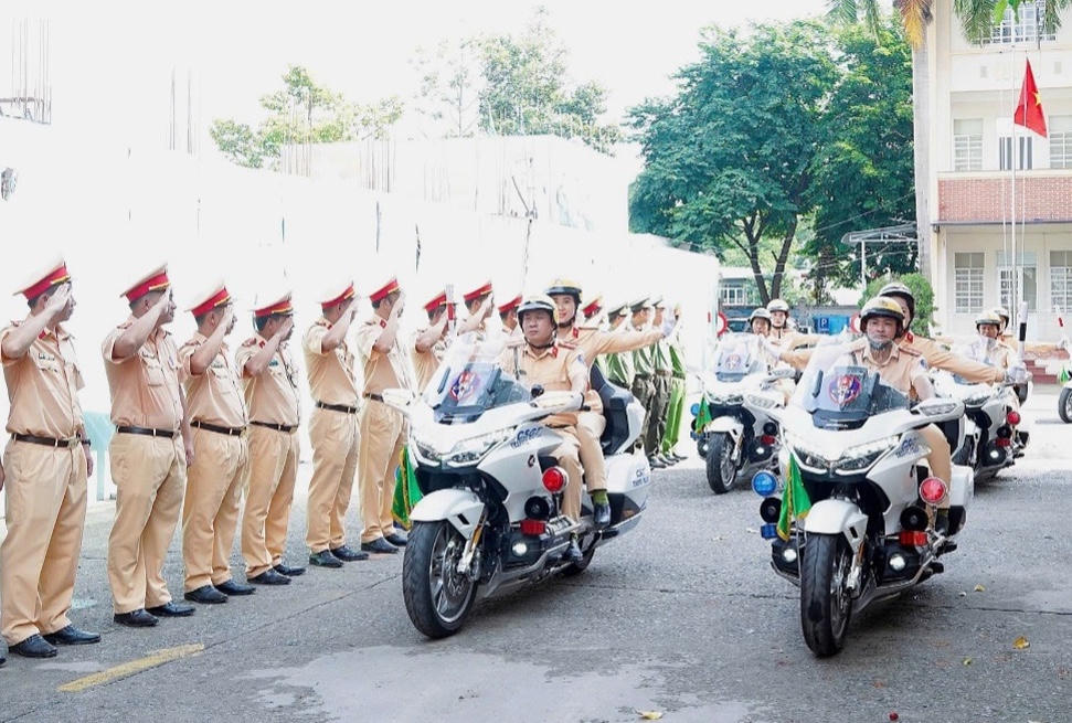 Lực lượng CSGT sẽ tập trung kiểm tra xe ô tô kinh doanh vận tải hành khách từ 9 chỗ ngồi trở lên. Ảnh CACC