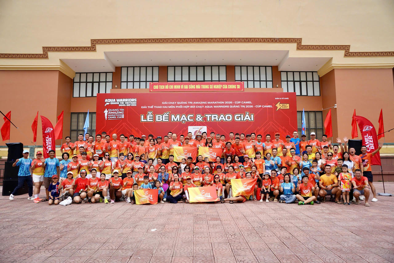 Các vận động viên chụp ảnh lưu niệm tại giải thể thao sức bền diễn ra ở Quảng Trị. (Ảnh: Sở Văn hoá Thể thao và du lịch Quảng Trị)