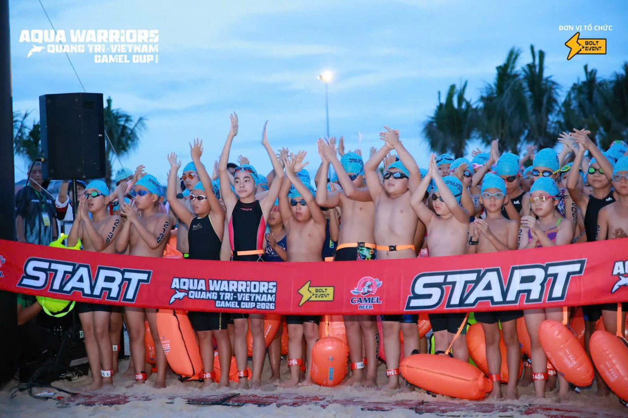 Các vận động viên nhí hào hứng xuất phát ở nội dung Kids Aqua Warriors tại giải Aqua Warriors Quảng Trị 2026 - Camel Cup. (Ảnh: Sở Văn hoá Thể thao và du lịch Quảng Trị)