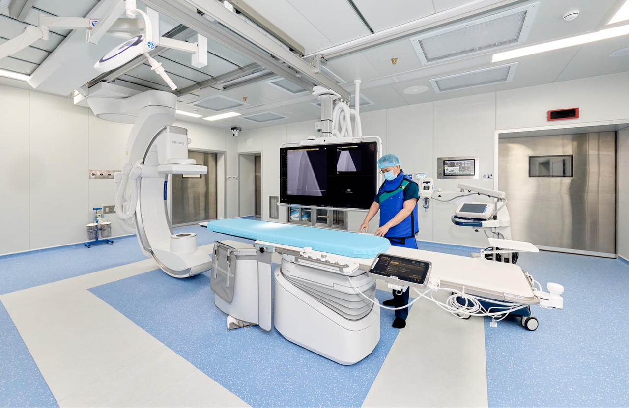 Phú Quốc từng bước đầu tư năng lực điều trị chuyên sâu ngay trên đảo với thiết bị hiện đại, vốn chỉ có ở bệnh viện tuyến cuối (Ảnh: Bệnh viện Quốc tế Mặt Trời Phú Quốc)
