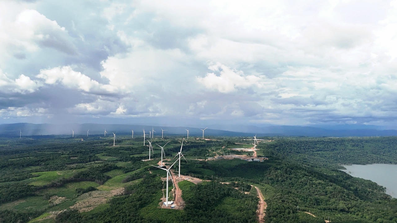 Giai đoạn 1 của dự án, trung bình một ngày có gần 2,5 triệu kWh điện được tạo ra trước khi truyền tải về Việt Nam. (Ảnh: T&T Group)