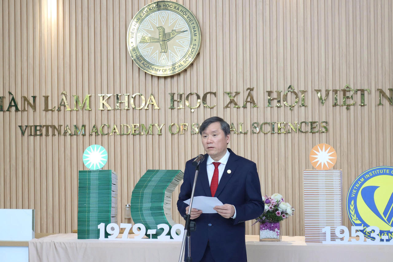 GS.TS. Lê Văn Lợi, Ủy viên Trung ương Đảng, Chủ tịch Viện Hàn lâm Khoa học xã hội Việt Nam phát biểu