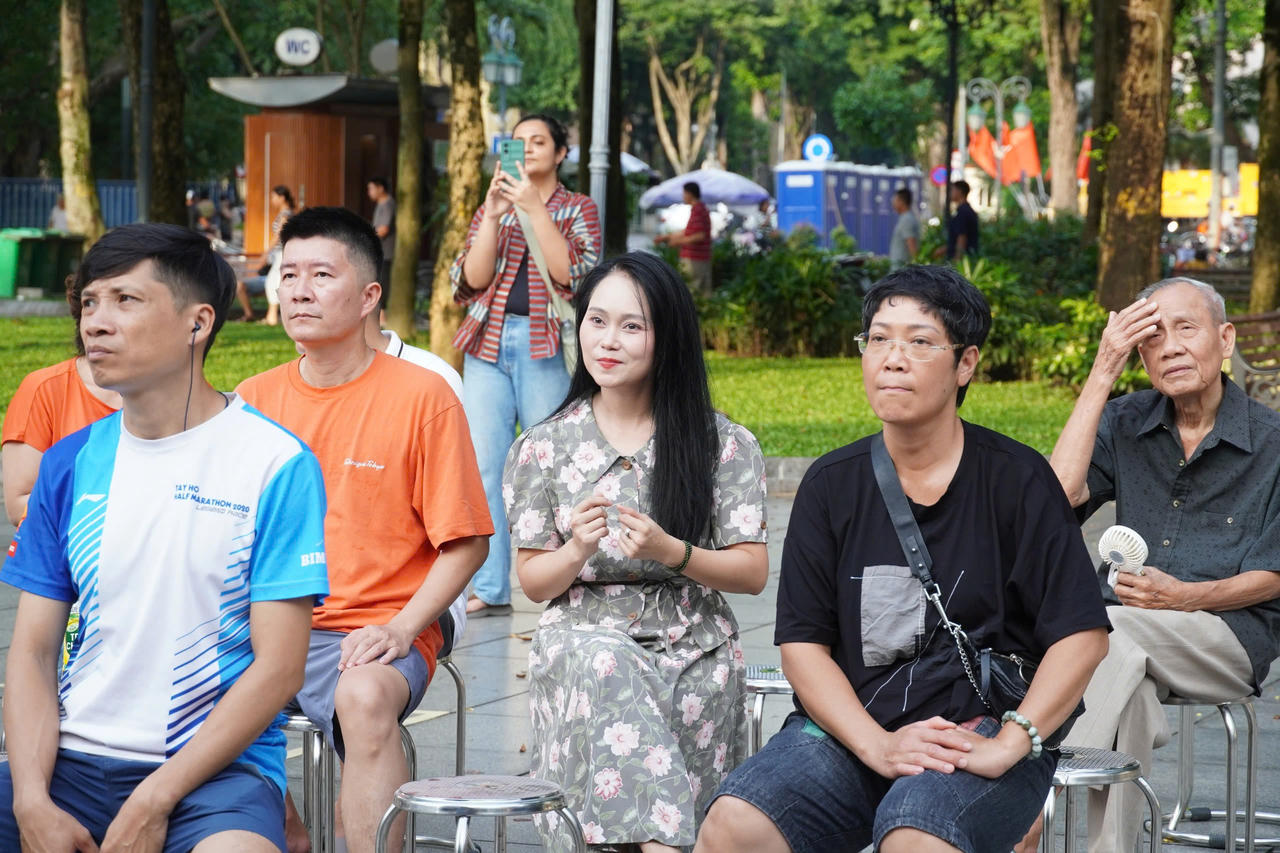 Khán giả hào hứng đón nhận chương trình.