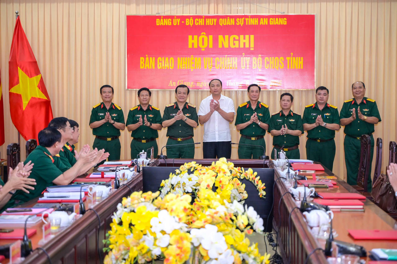 Đại tá Nguyễn Việt Thắng nhận nhiệm vụ Chính Ủy Bộ CHQS tỉnh An Giang