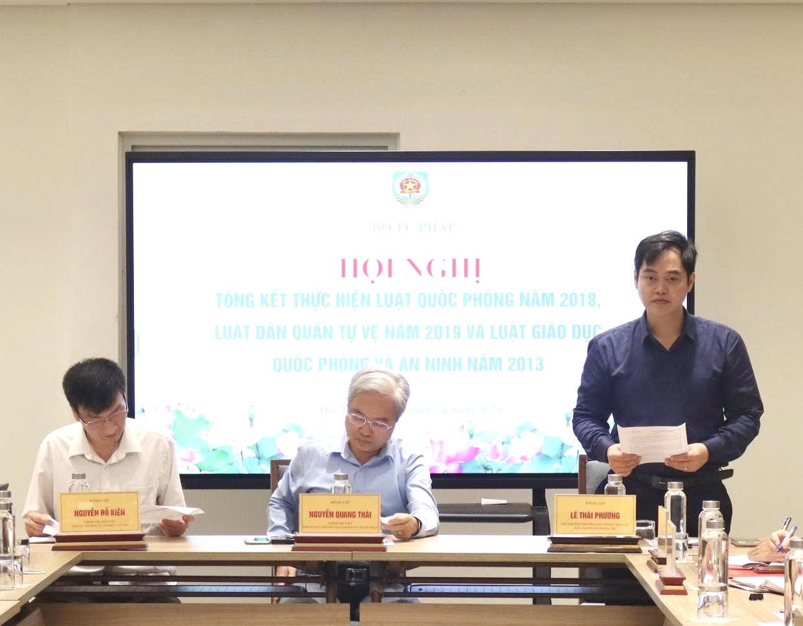 Phó Chỉ huy trưởng Ban Chỉ huy quân sự, Phó Chánh Văn phòng Bộ Lê Thái Phương trình bày báo cáo.