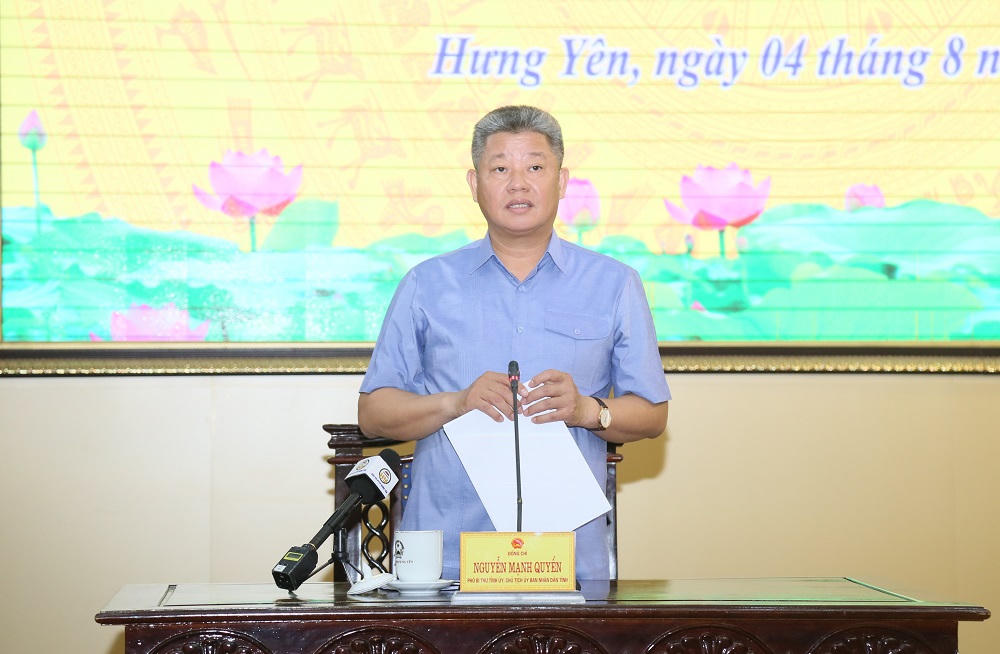 Chủ tịch UBND tỉnh Nguyễn Mạnh Quyền chủ trì cuộc họp. (Ảnh: Cổng TTĐT Hưng Yên)