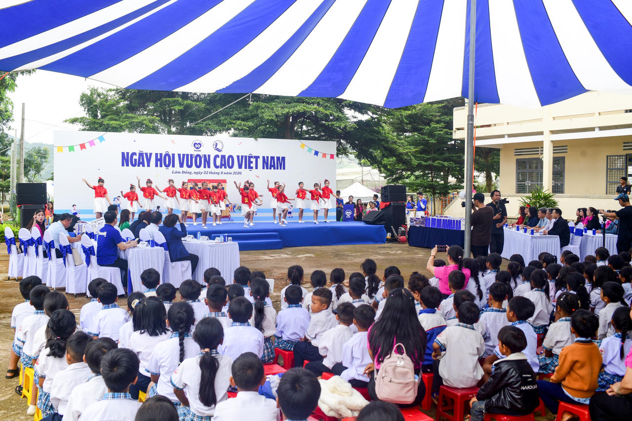 Toàn cảnh Ngày hội Vươn cao Việt Nam do Vinamilk và Quỹ sữa Vươn cao Việt Nam tổ chức tại Hiệp Thạnh, Lâm Đồng hôm 2/8 (Ảnh: Hải An).